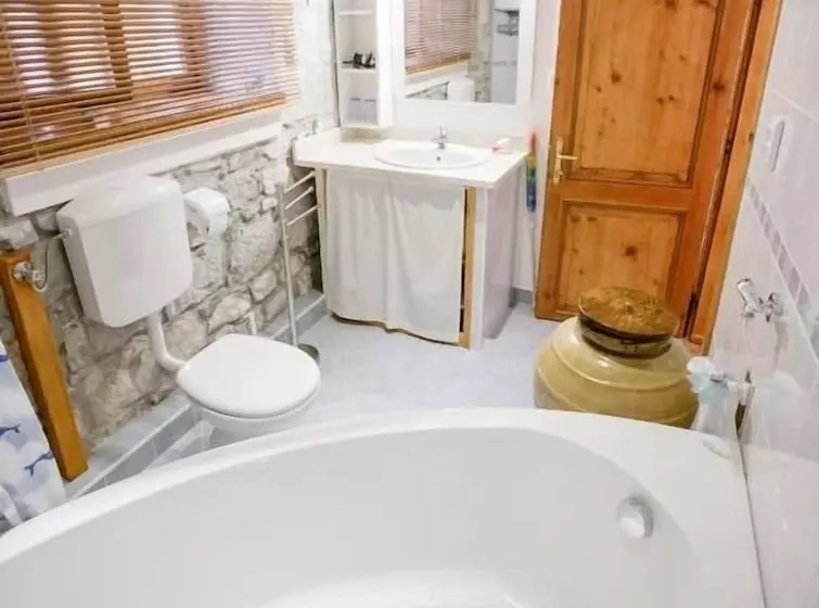 Majatalo Guesthouse Trogir Proto Free Parking