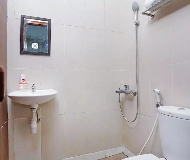 Majatalo Oyo 1072 Kampung Condro Wulan Guesthouse