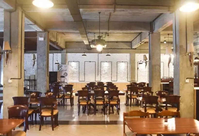 Majatalo Reddoorz Near Kampung Warna Warni