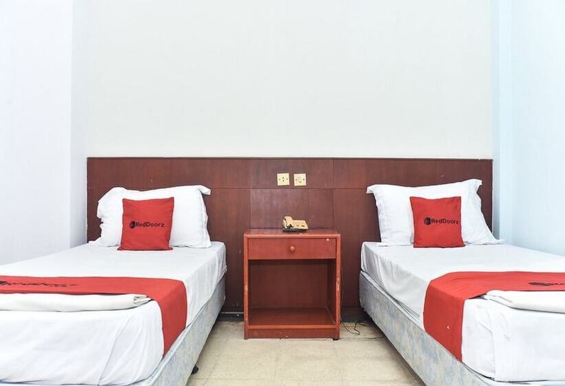 بنسيون Reddoorz Near Kampung Warna Warni