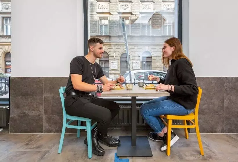 ユースホステル a&o Budapest City