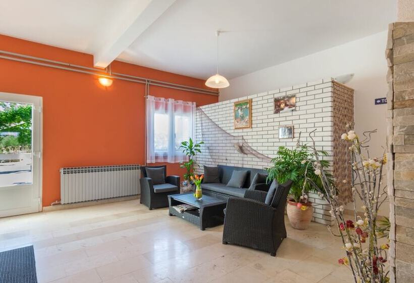 Bed & Breakfast Maki