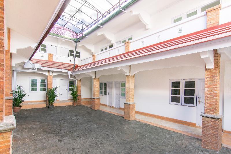 Hotel Dinda Guesthouse By Oyo Rooms