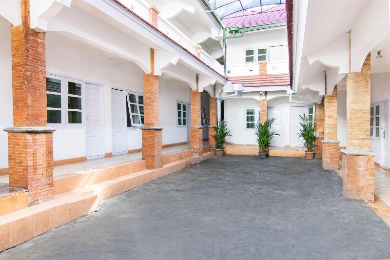 Hotel Dinda Guesthouse By Oyo Rooms