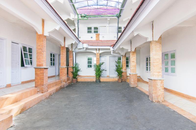 Hotel Dinda Guesthouse By Oyo Rooms