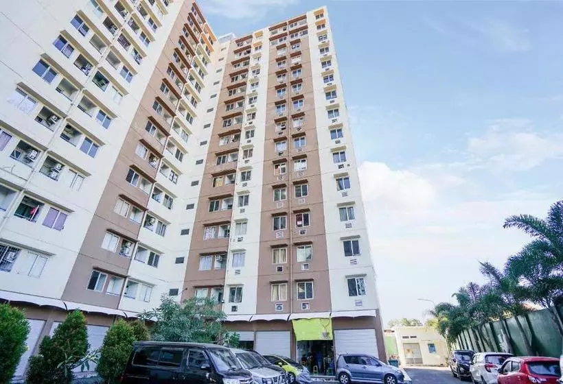 ホテル Oyo Flagship 910 Menara Rungkut Surabaya