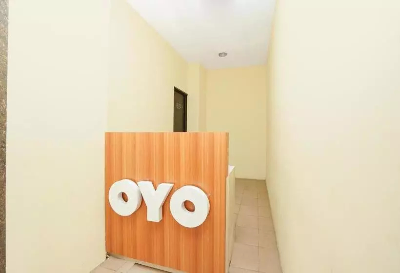 ホテル Oyo Flagship 910 Menara Rungkut Surabaya