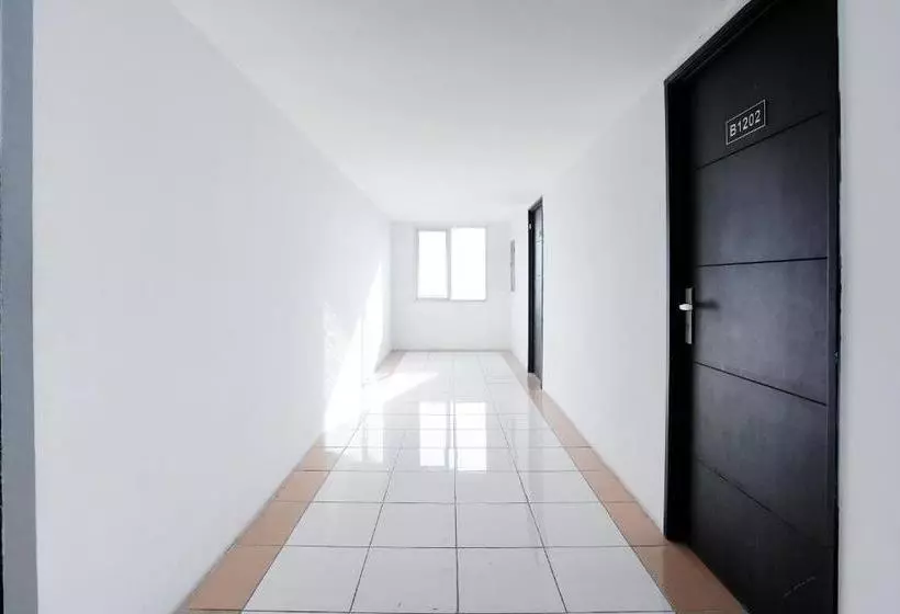 ホテル Oyo Flagship 910 Menara Rungkut Surabaya