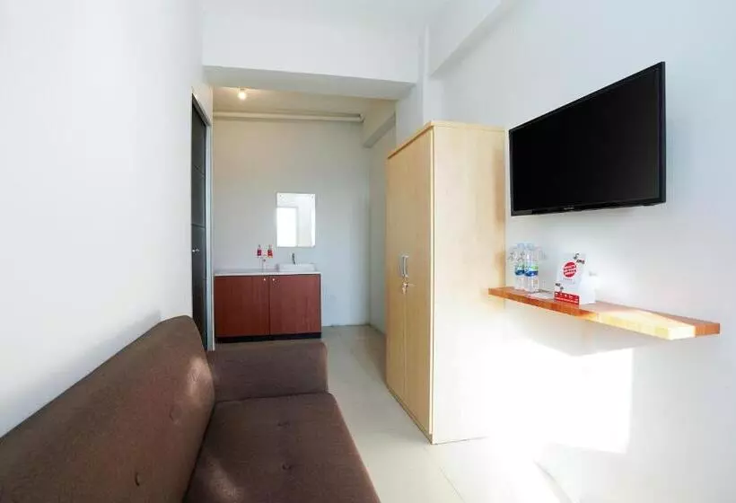 ホテル Oyo Flagship 910 Menara Rungkut Surabaya