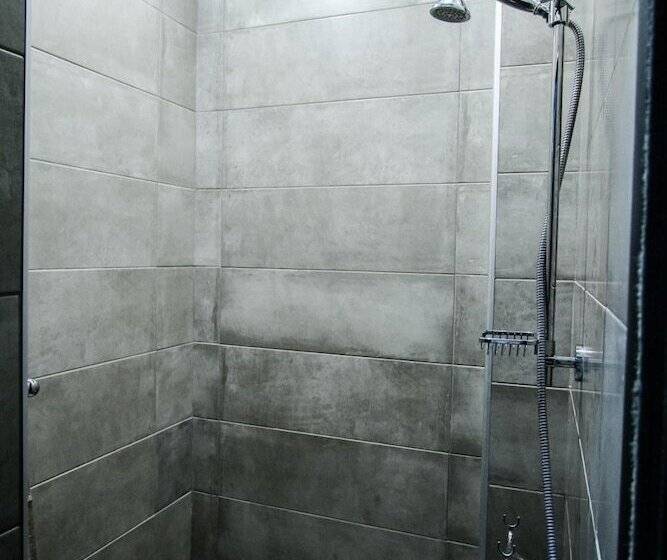 Retro Hostel & Tours