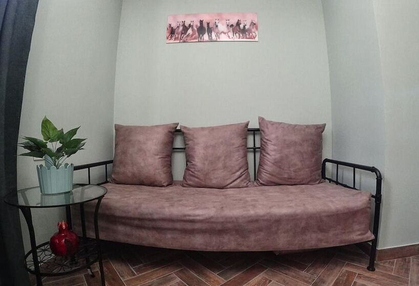 Retro Hostel & Tours