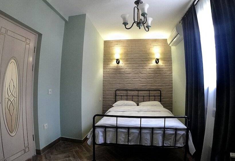 Retro Hostel & Tours