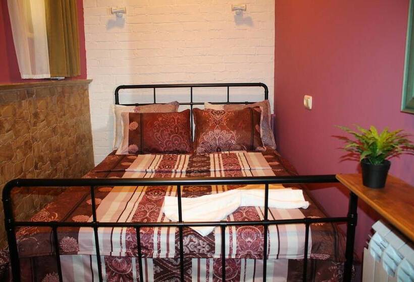 Retro Hostel & Tours