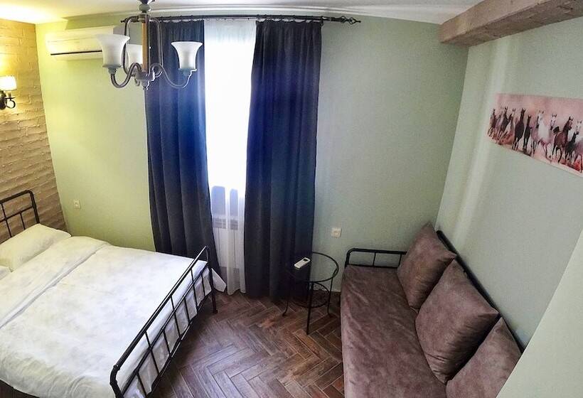 Retro Hostel & Tours