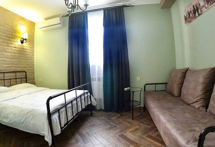 Retro Hostel & Tours