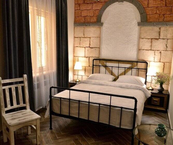 Retro Hostel & Tours