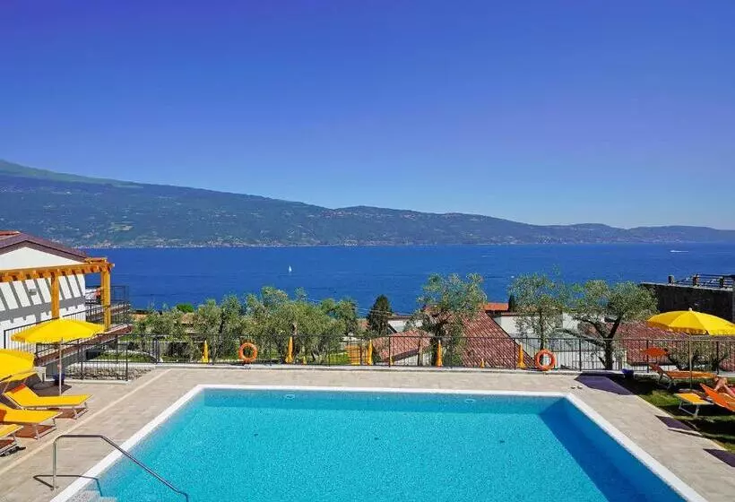 Hostelli Residence Dany Appartamenti Con Cucina Vista Lago Piscina E Parcheggio