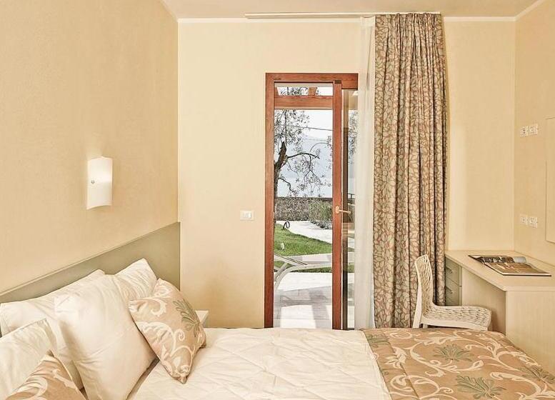 Хостел Residence Dany Appartamenti Con Cucina Vista Lago Piscina E Parcheggio