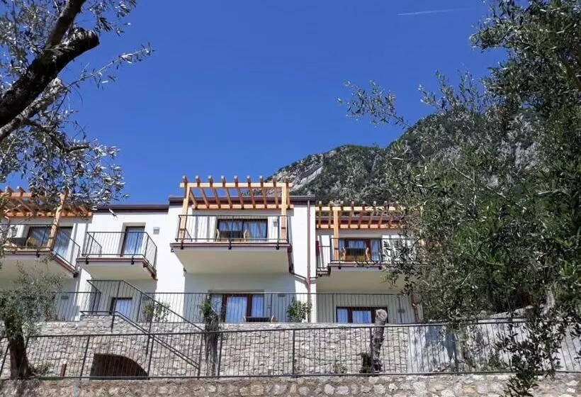 Hostelli Residence Dany Appartamenti Con Cucina Vista Lago Piscina E Parcheggio