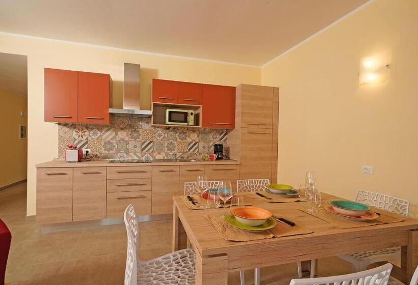 Хостел Residence Dany Appartamenti Con Cucina Vista Lago Piscina E Parcheggio