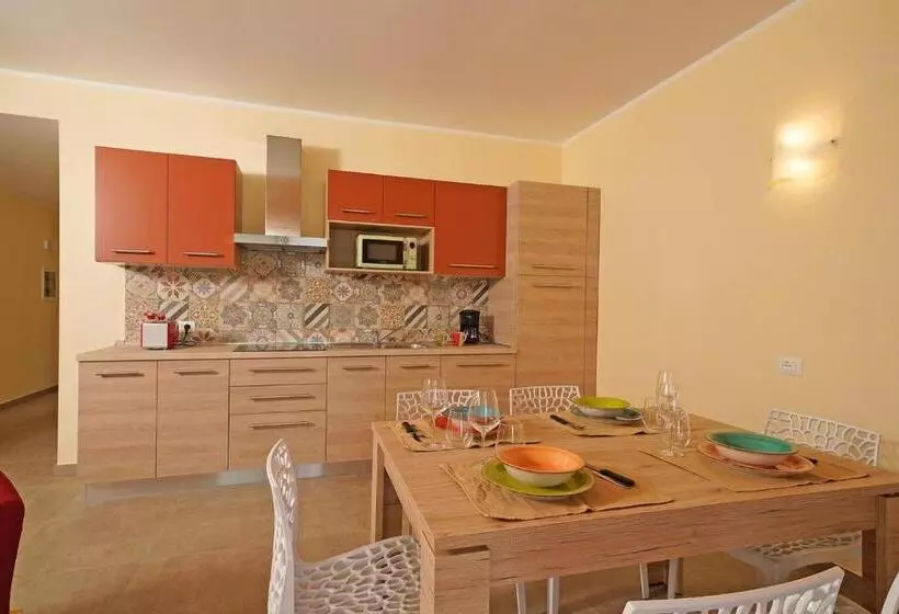 Hostelli Residence Dany Appartamenti Con Cucina Vista Lago Piscina E Parcheggio