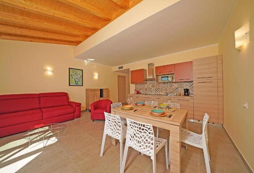 Хостел Residence Dany Appartamenti Con Cucina Vista Lago Piscina E Parcheggio