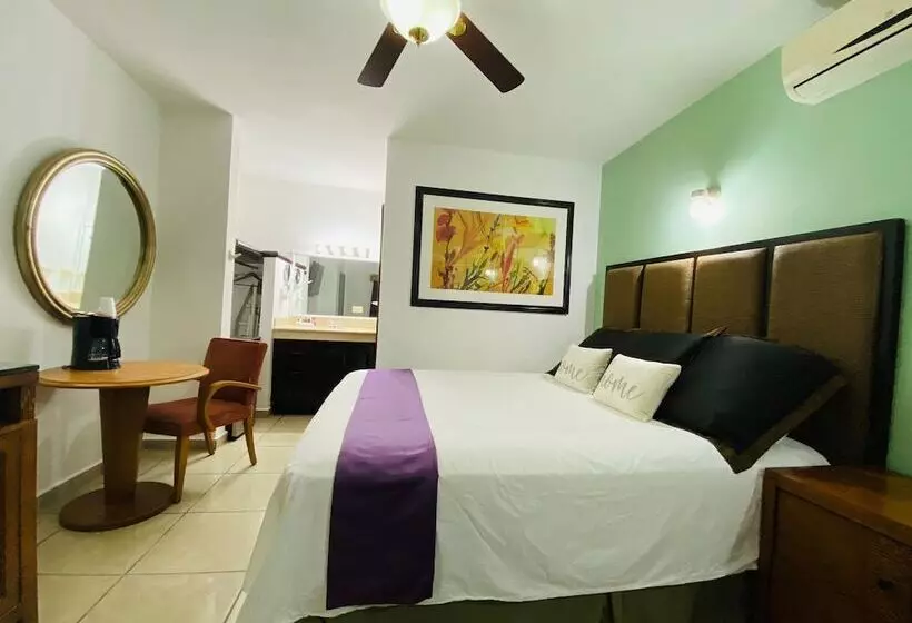 ホテル Cactus Inn Los Cabos