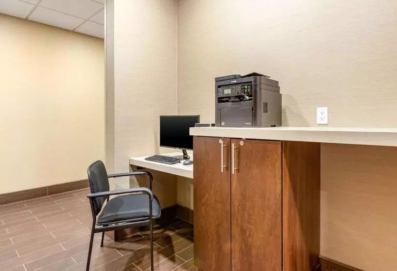 Hotelli Comfort Inn & Suites