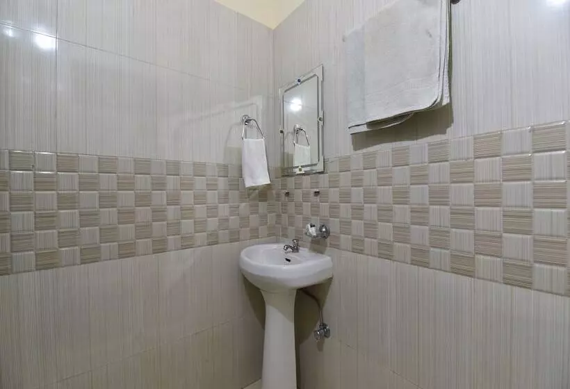 هتل Dhruv By Oyo Rooms
