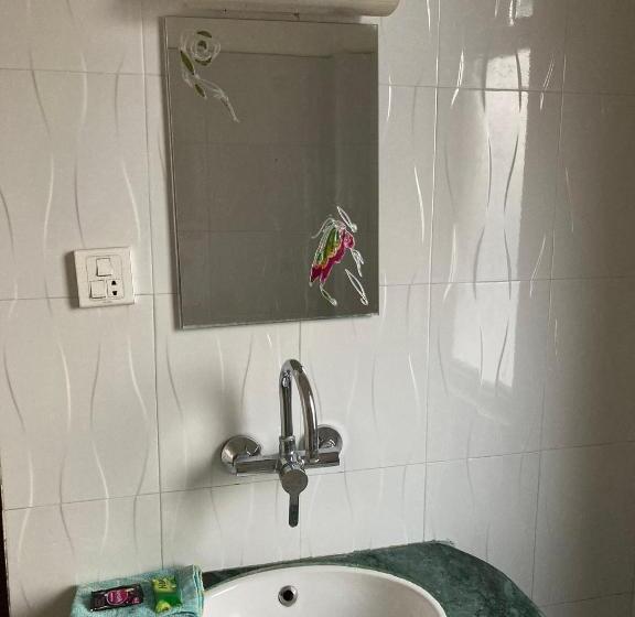 هتل Sauraha Guest House