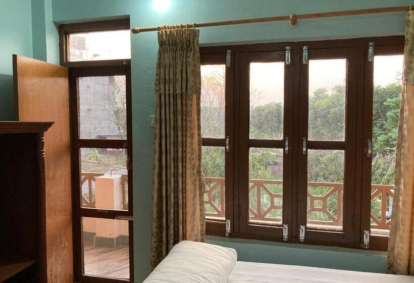 هتل Sauraha Guest House