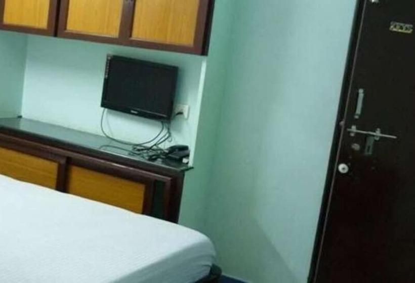 Iroomz Hoteltanmai Residency