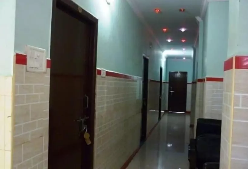 Iroomz Hoteltanmai Residency
