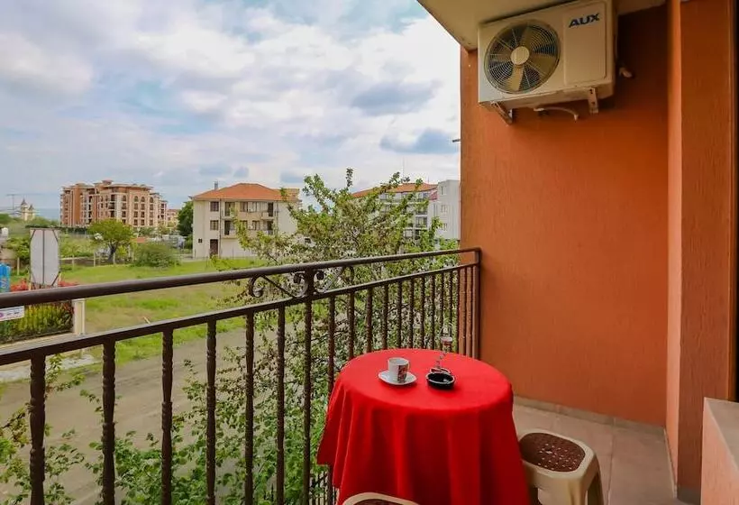 ペンション Family Triple Room In Dafinka Guest House