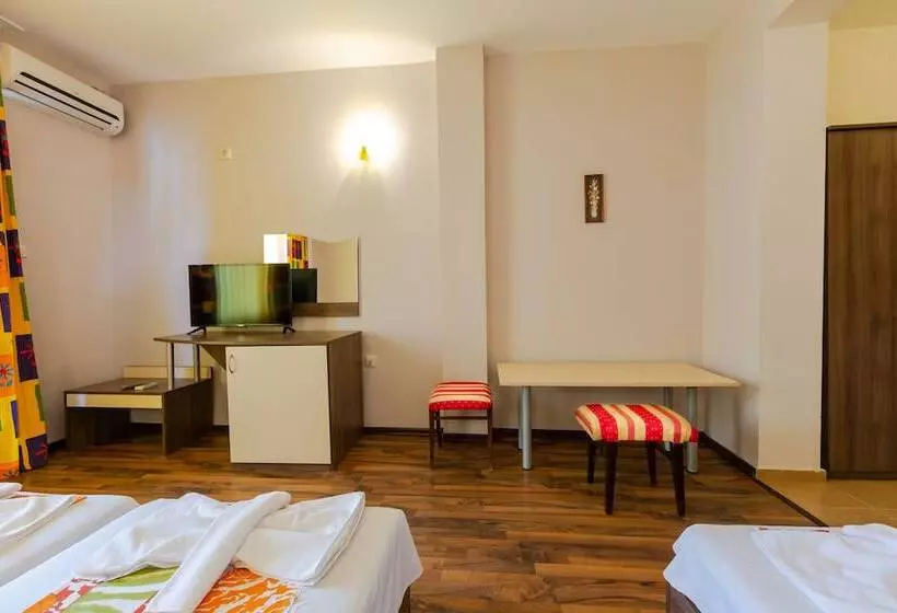 ペンション Family Triple Room In Dafinka Guest House