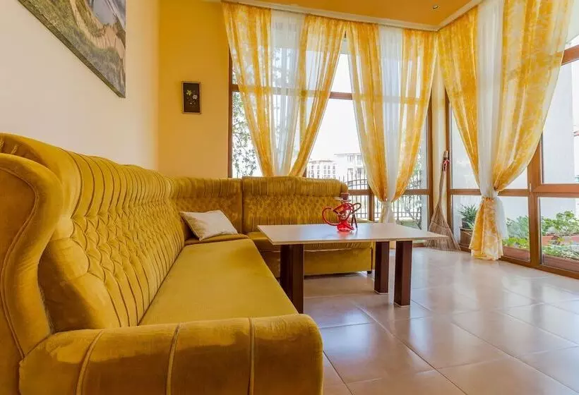 ペンション Family Triple Room In Dafinka Guest House