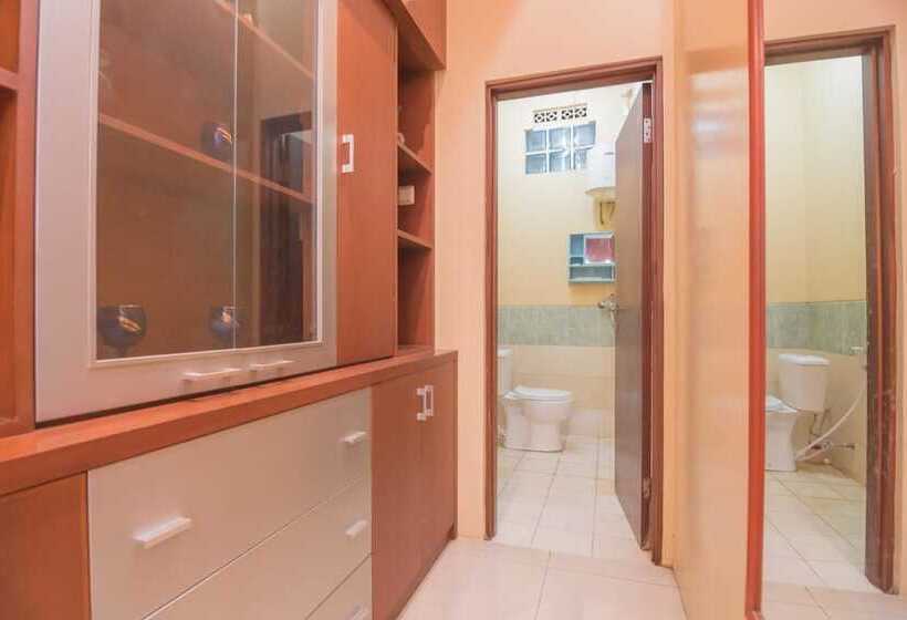 پانسیون Reddoorz Near Margahayu Raya