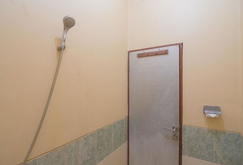 پانسیون Reddoorz Near Margahayu Raya