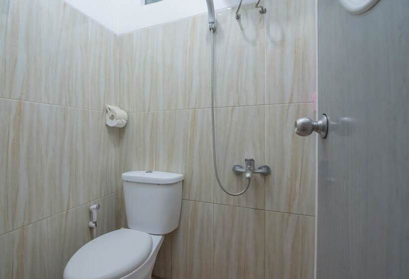 پانسیون Reddoorz Near Margahayu Raya