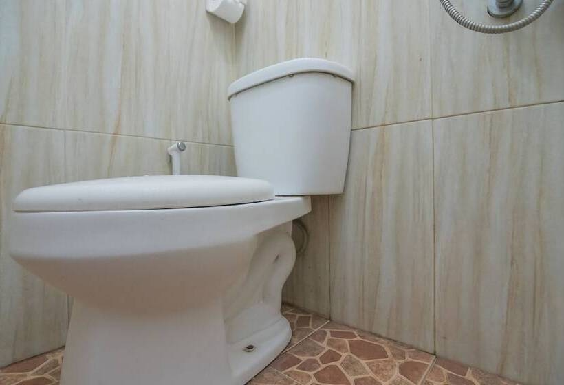 پانسیون Reddoorz Near Margahayu Raya