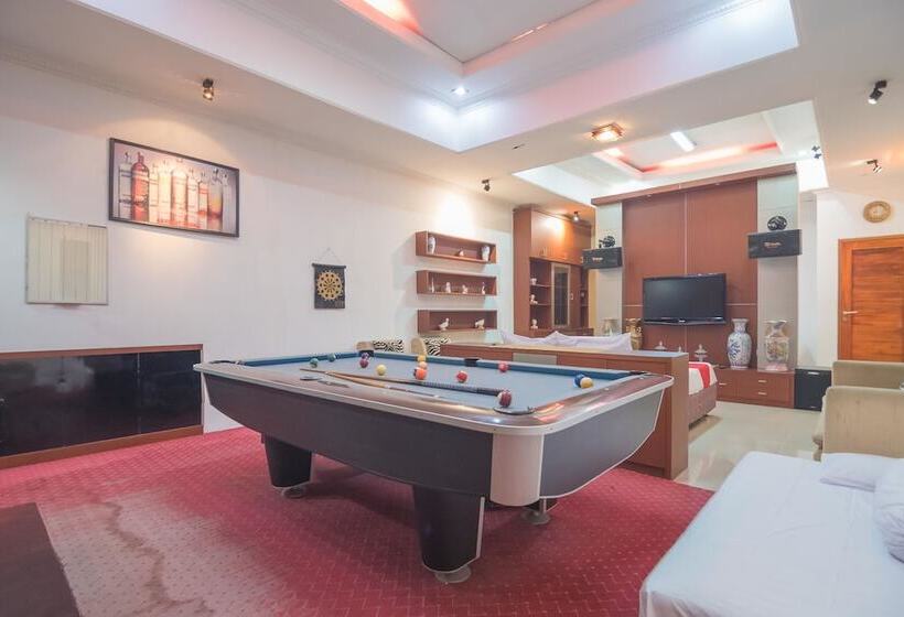 پانسیون Reddoorz Near Margahayu Raya