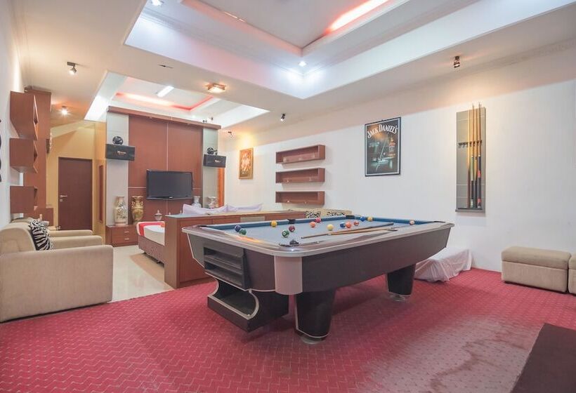 پانسیون Reddoorz Near Margahayu Raya