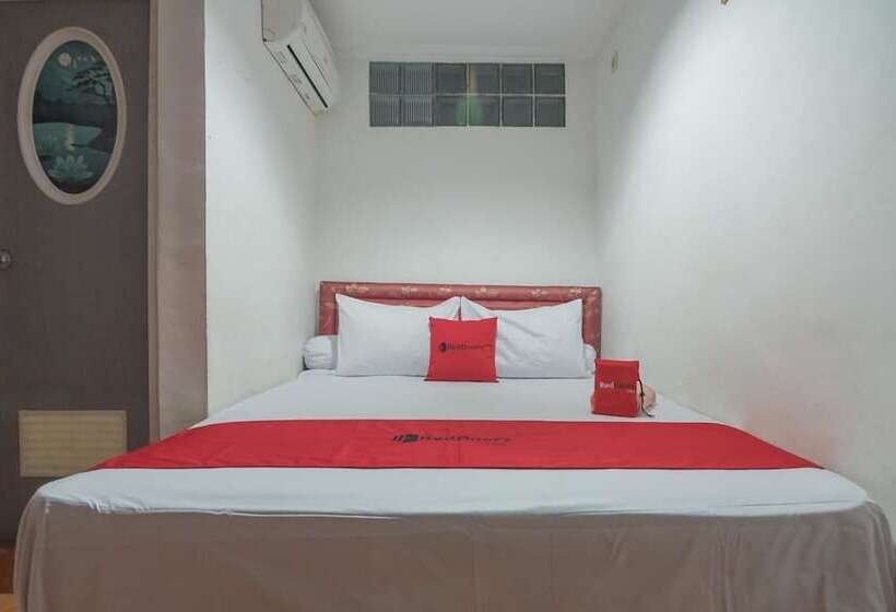 پانسیون Reddoorz Near Margahayu Raya