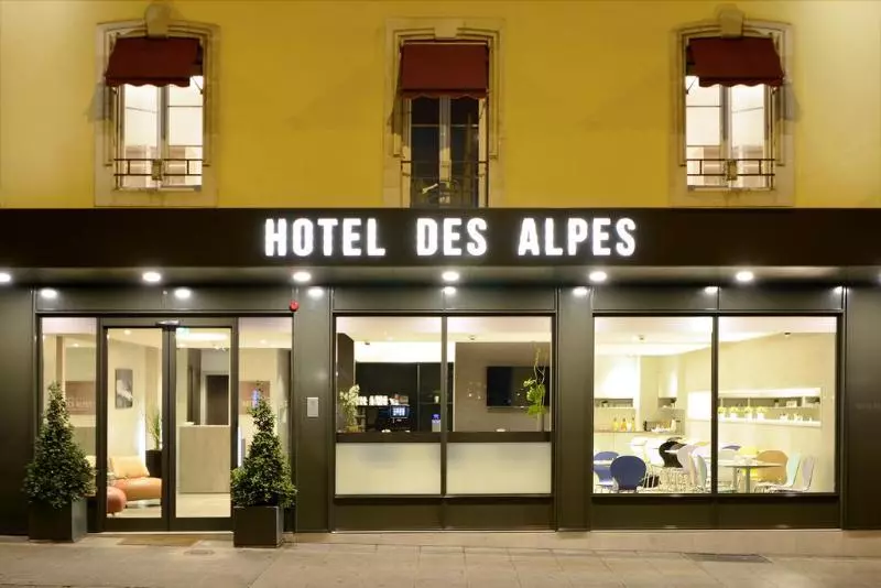 ホテル Des Alpes