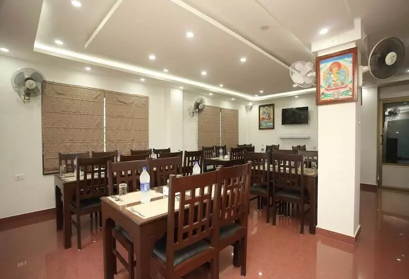 هتل Aloka Inn