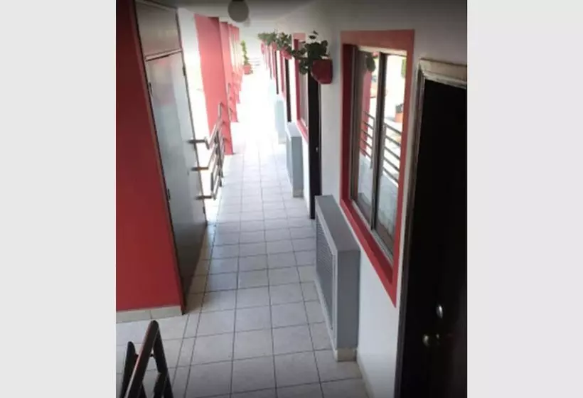 ホテル Descanso Inn