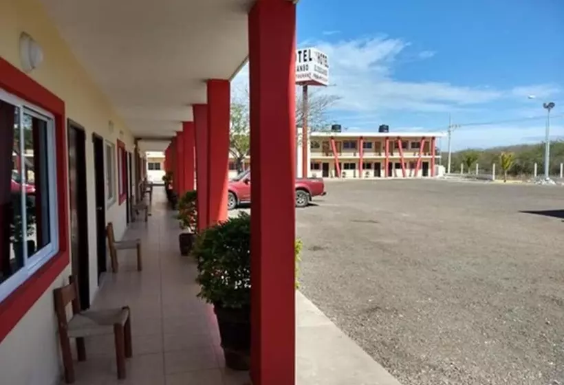 ホテル Descanso Inn