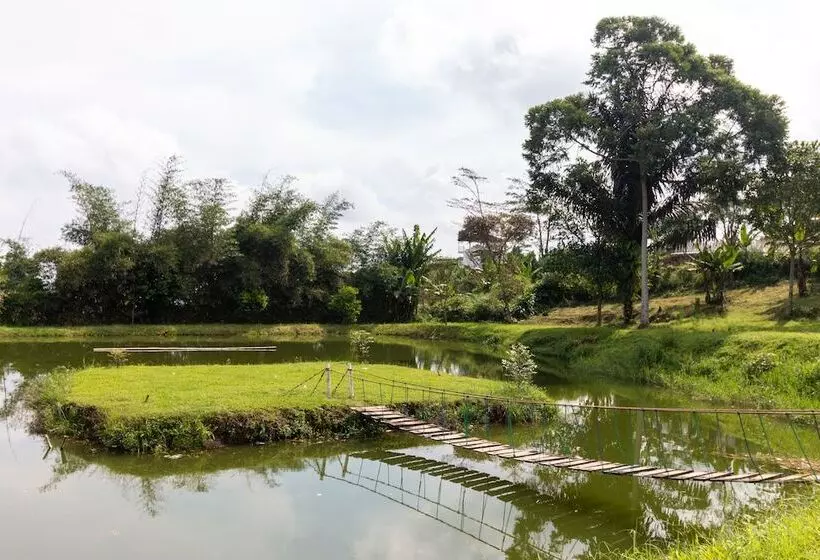 Hotelli Grand Yustik Selabintana By Oyo Rooms