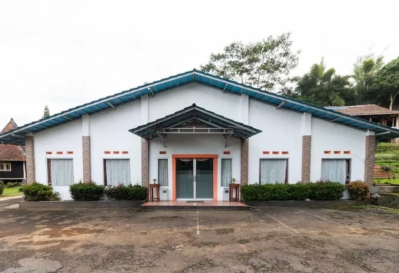 Hotelli Grand Yustik Selabintana By Oyo Rooms