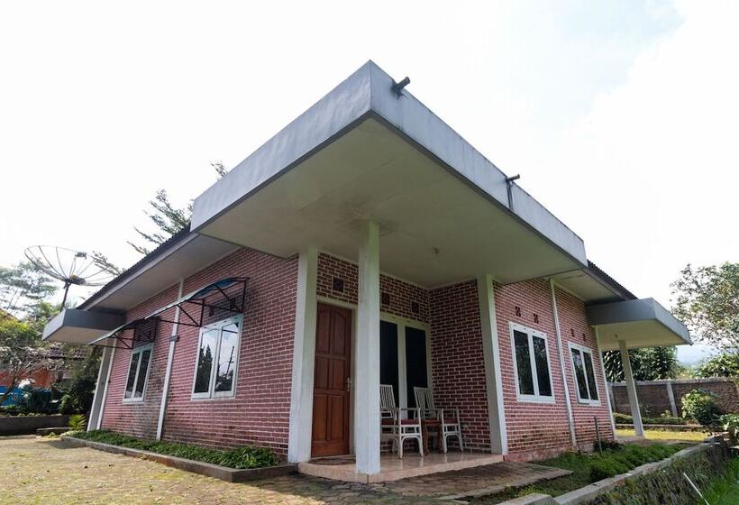 בית מלון כפרי Grand Yustik Selabintana By Oyo Rooms